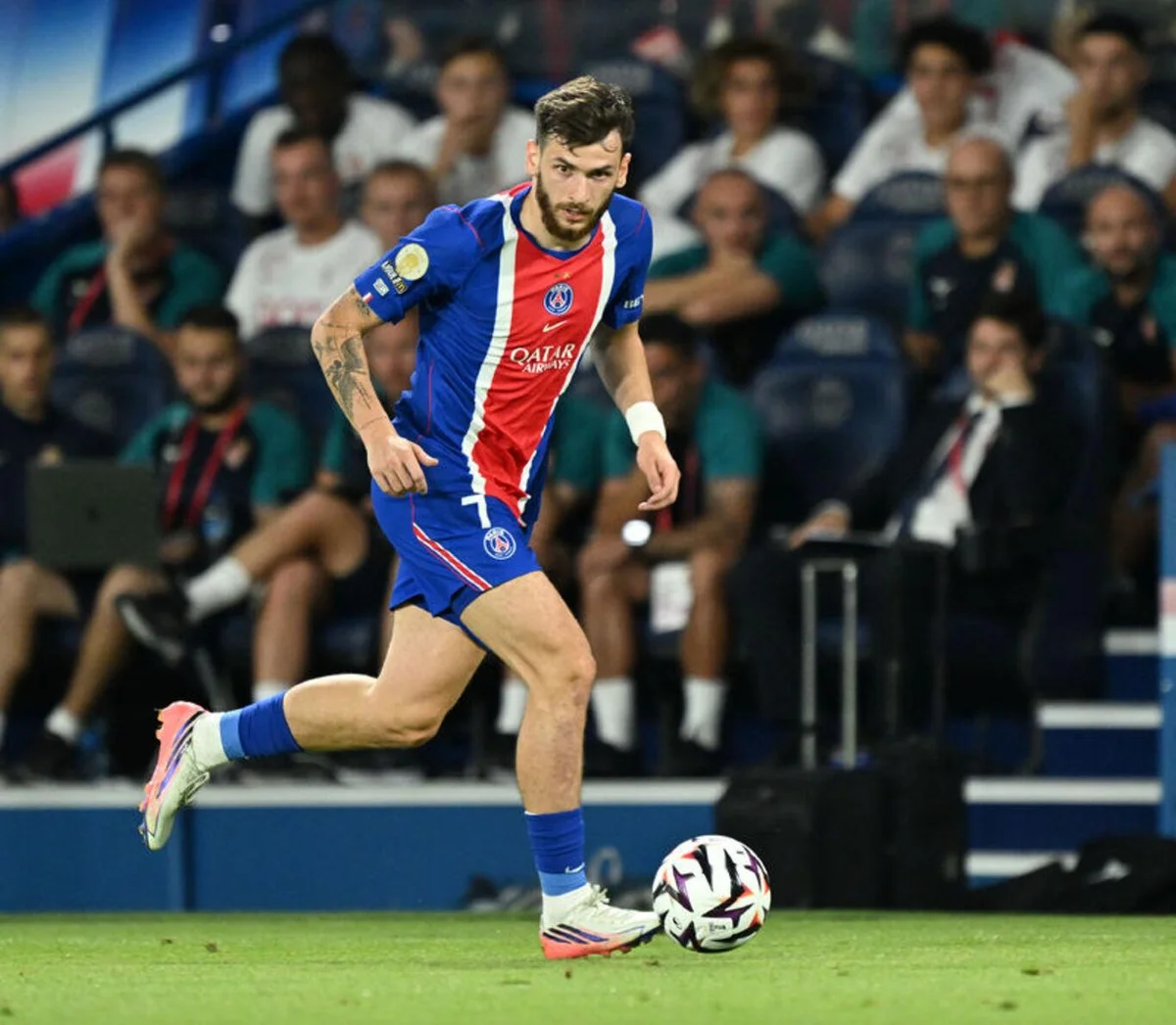 8) Khvicha Kvaratskhelia - PSG: 140 milyon euro