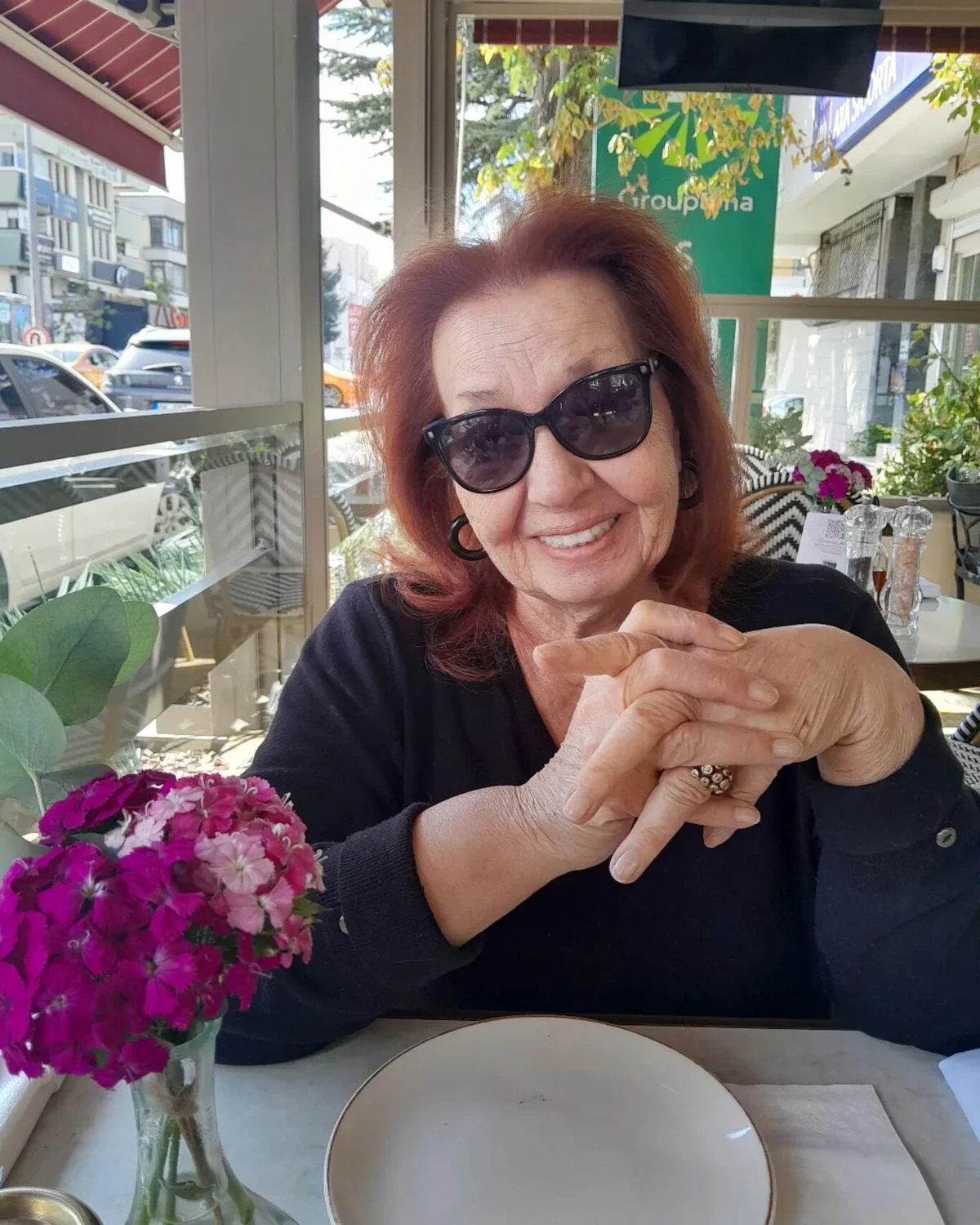 Hokna'nın yüzündeki değişim takipçilerinin dikkatinden kaçmadı.