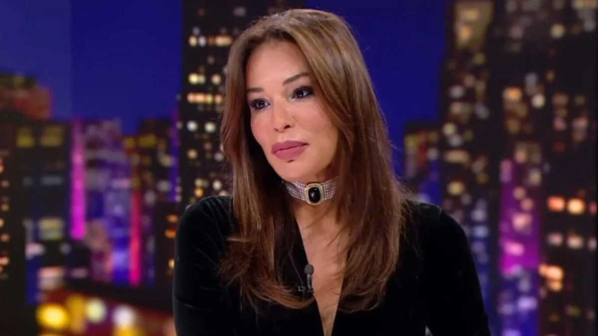 Eski manken çocuklarının arasının bozulmasının nedeni olarak Adnan Aksoy'u suçlamıştı. İki yıldır kızı Selin'i ve bir yıldır da oğlu Emir göremediğini söyleyen Duran, eski eşine yönelik tepkisini sürdürmeye devam ediyor.