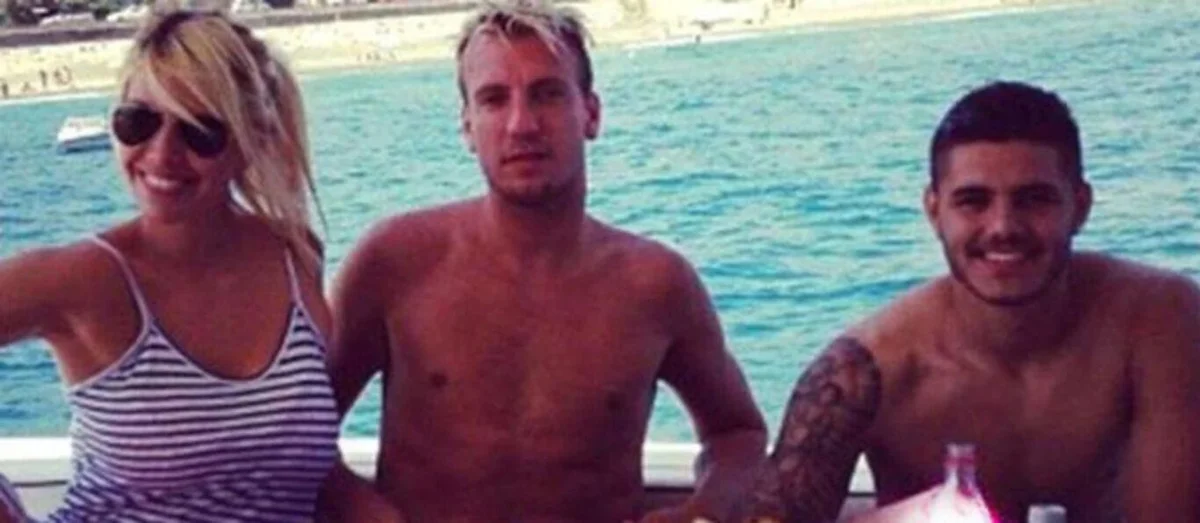 Lopez'in mentörlük yaptığı Icardi ile Wanda Nara arasındaki yakınlaşma kısa sürede büyük bir skandala dönüşmüştü. İkilinin 2013'te boşanmasının hemen ardından Nara, 2014 yılında Icardi ile evlenmişti.