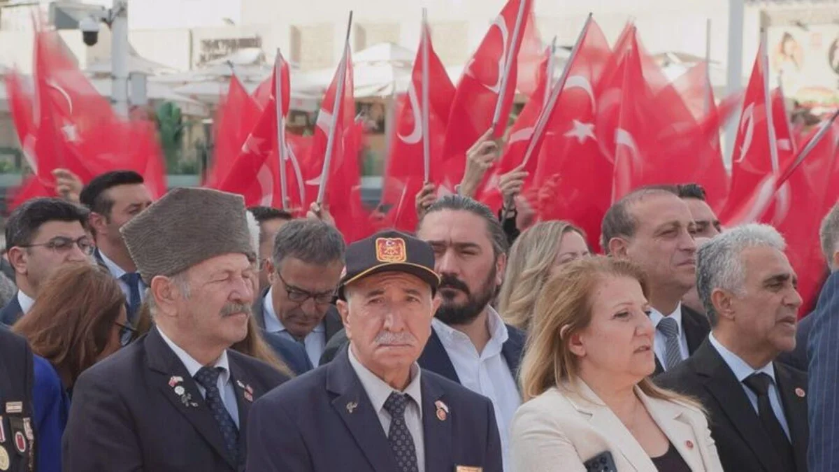 Birinciler ödüllerini İstanbul Valisi Davut Gül'ün elinden aldı.Ödül töreninin ardından şiir kategorisi birincisi Şeyma Azat, "Emanet İstanbul" adlı şiirini okudu. Tören İstanbul Büyükşehir Belediyesi (İBB) Mehter Takımı'nın gösterisiyle devam etti.