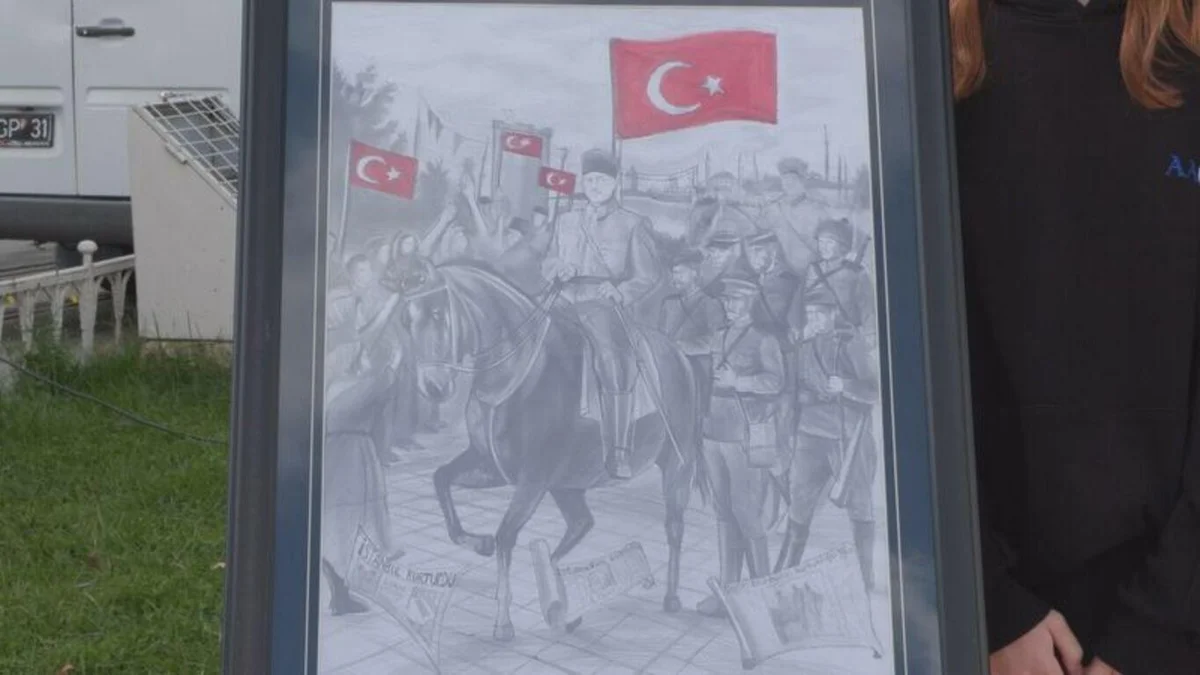 Şiir kategorisinde ise birinciliği Saffet Çebi Ortaokulu öğrencisi Şeyma Azat alırken, VKV Koç Özel Ortaokulu'ndan Ece Atkaya ikinci, FMV Ayazağa Işık Ortaokulu'ndan Bernis Cora üçüncü oldu.