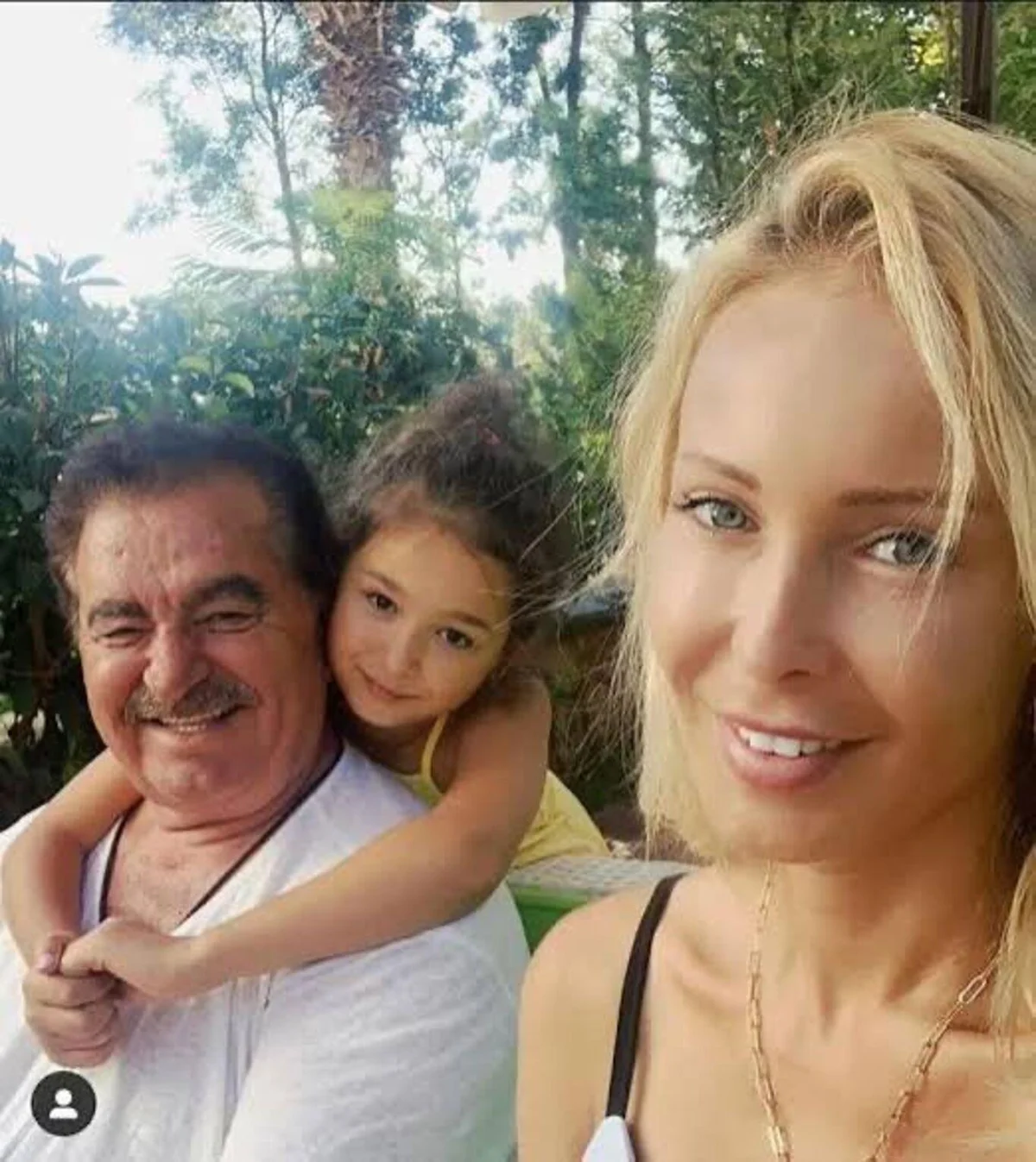 Tatlıses'in eski eşi Ayşegül Yıldız, bir etkinlikte görüntülendi. Yıldız, Tatlıses’in sağlık durumu hakkında konuştu.