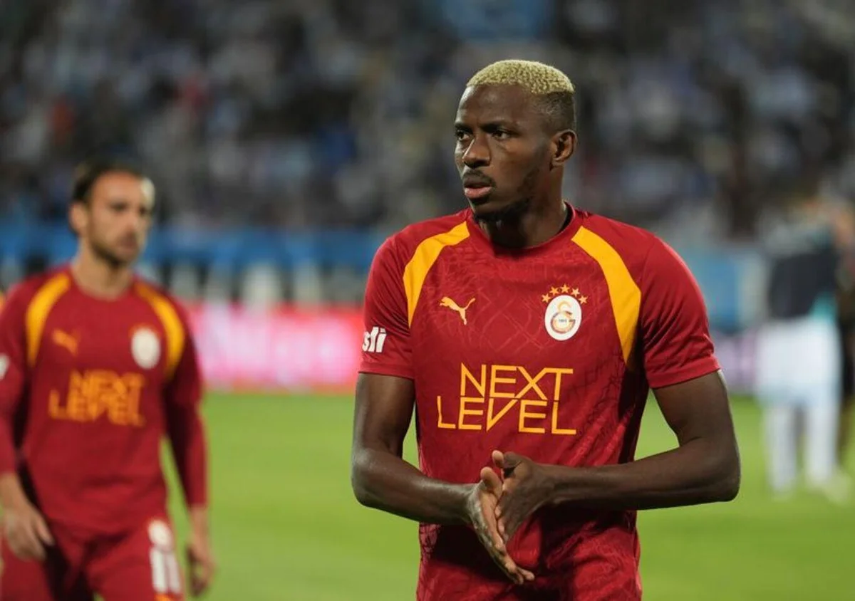 Daha önce Victor Osimhen'in başka bir takıma gidebileceğini aktaran Eric Chelle, bu sözlerinin yanlış anlaşıldığını açıkladı.
