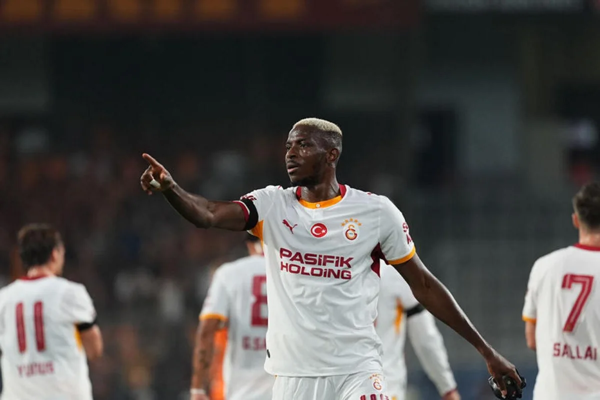 "ANLAŞMAZLIK YOK" Galatasaray ile bir anlaşmazlığın olmadığını belirten Chelle, "Oyuncu, kulüp veya milli takım arasında herhangi bir anlaşmazlık yok." ifadelerini kullandı.