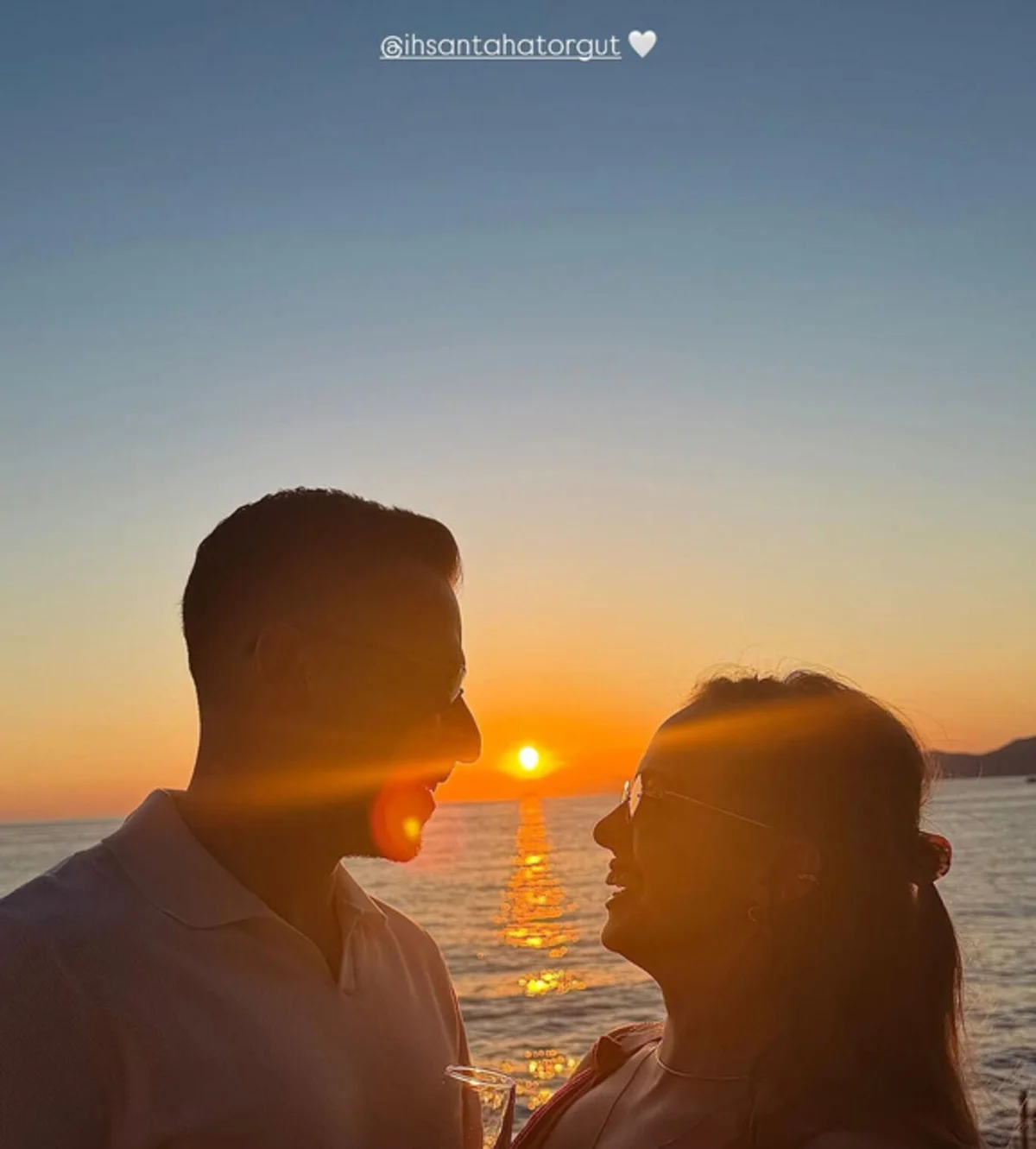 İlişkilerini gözlerden uzak yaşamayı tercih etmeyen çift, sık sık birlikte çekilen karelerini takipçileriyle paylaşıyor.