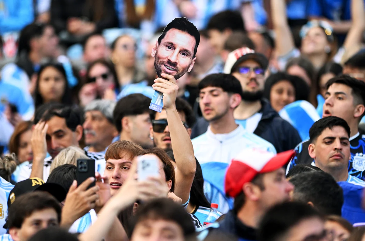 Messi'ye taraftarlardan veda — 6. fotoğraf