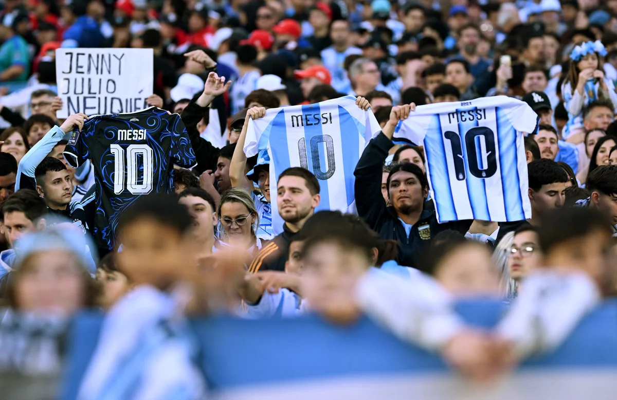 Messi'ye taraftarlardan veda — 4. fotoğraf