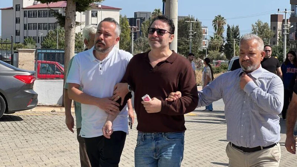 Taş’ın cenazesine babası Atilla Taş, annesi İlkay Sarıköse, yakınları, müzisyenler ve vatandaşlar katıldı.