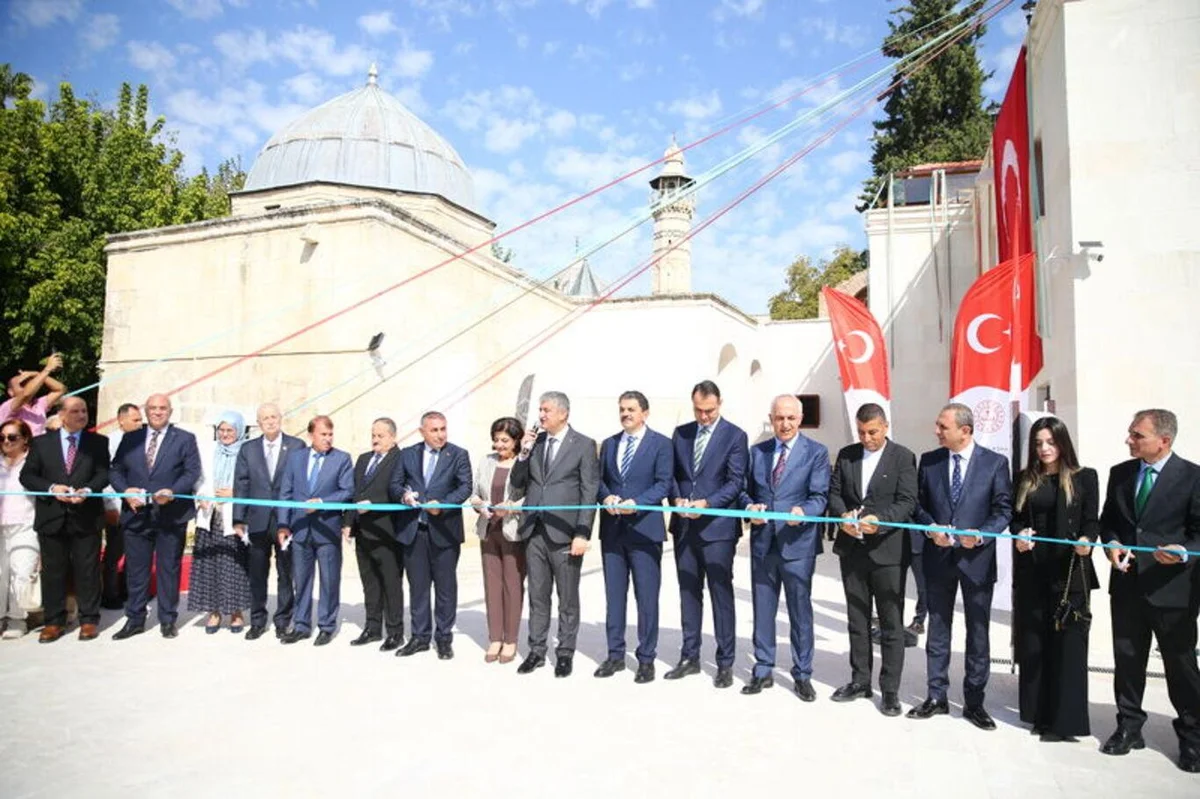 Konuşmaların ardından Valilik koordinasyonunda, Adana Olgunlaşma Enstitüsü tarafından hazırlanan proje kapsamında yapılan "Selamlık Sofra Miras Evi'nin açılış kurdelesi kesildi.