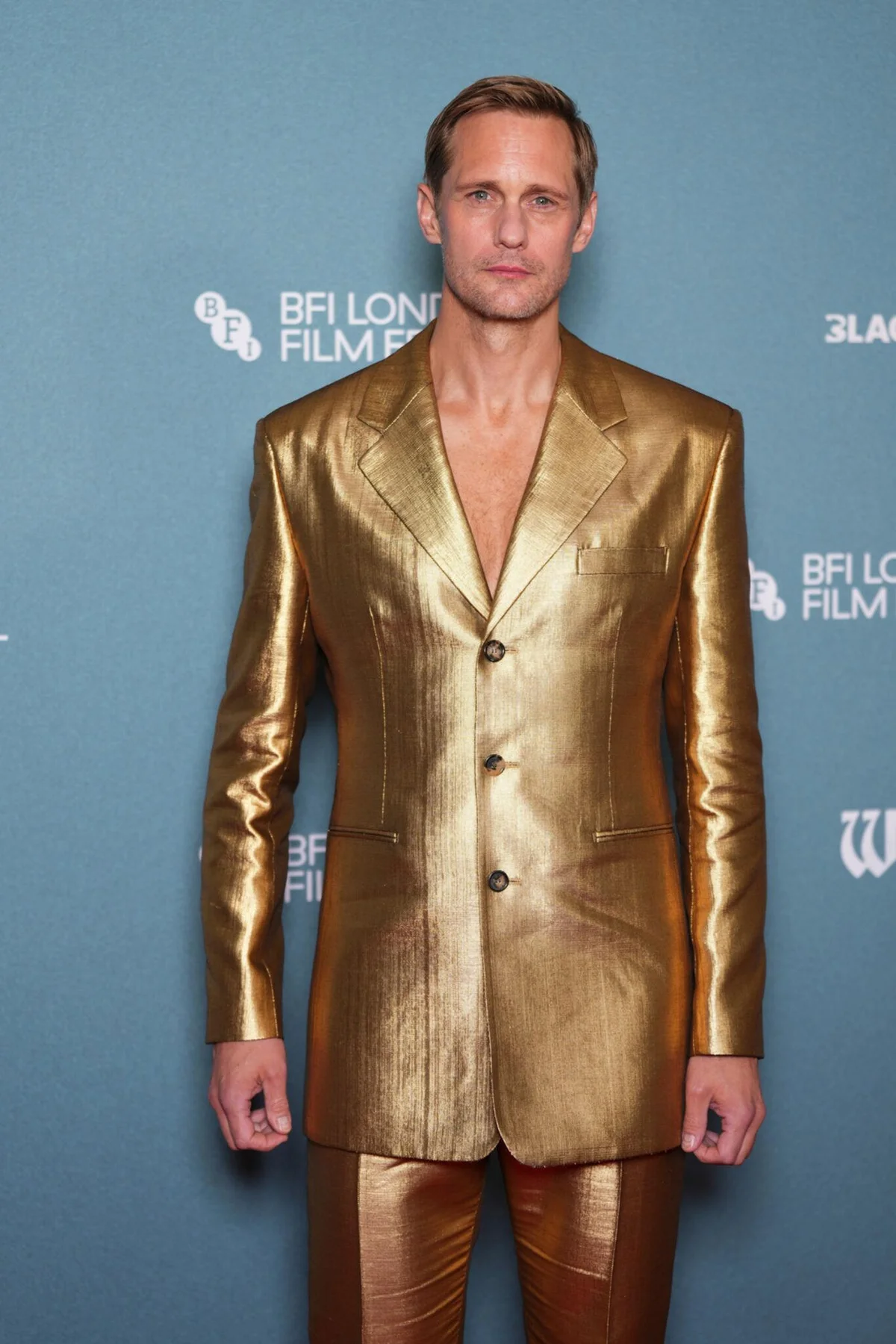 Alexander Skarsgard'ın şeffaf ayakkabıları — 3. fotoğraf