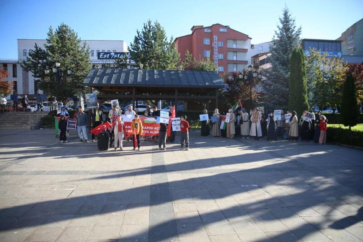 Erzurum'da sağlık çalışanları Gazze için yürüyüşlerini 152. haftada da sürdürdü — 4. fotoğraf