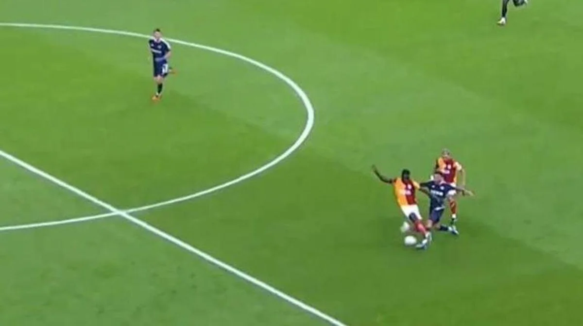 Eski hakemler Galatasaray - Kasımpaşa maçındaki pozisyonları değerlendirdi: Penaltı ve kırmızı kart yorumu! — 3. fotoğraf