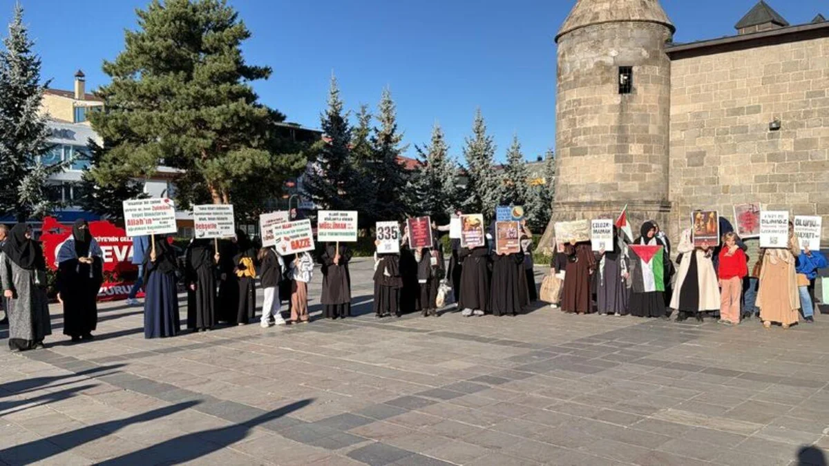 Erzurum'da sağlık çalışanları Gazze için yürüyüşlerini 152. haftada da sürdürdü — 7. fotoğraf
