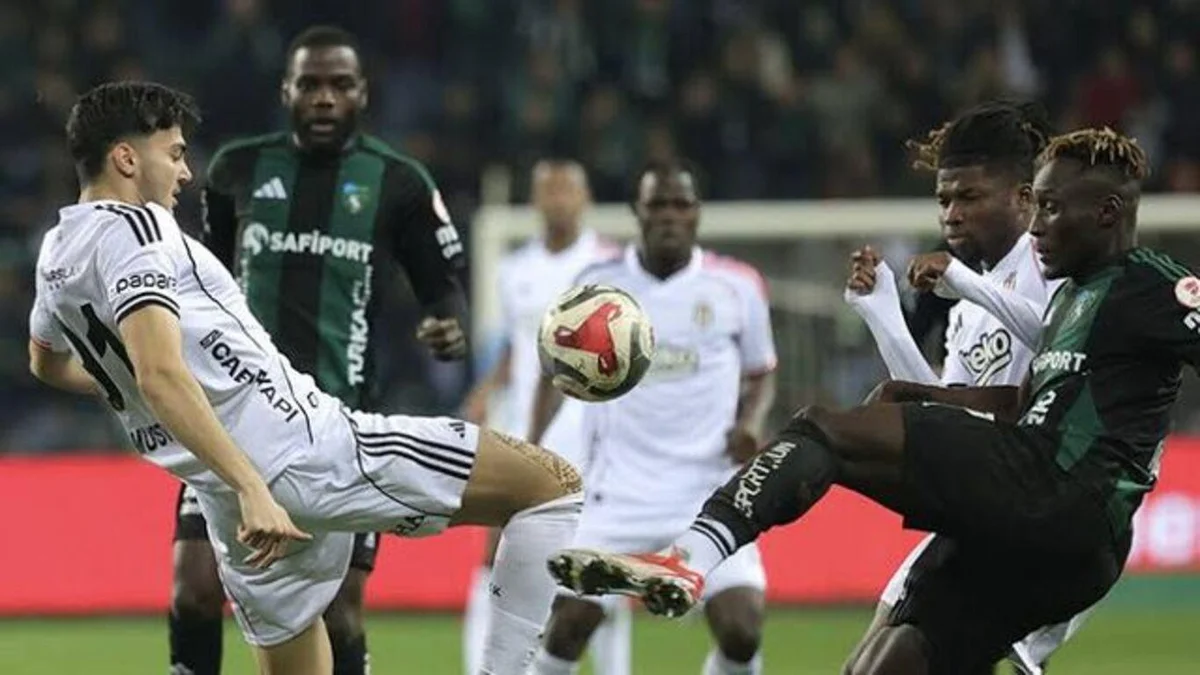 İLK 11'LER BELLİ OLDU Beşiktaş: Nübel, Murillo, Djalo, Emirhan, Rıdvan, Salih, Orkun, Miretti, Cerny, Trossard, Vlahovic. Kocaelispor: Serhat, Uğur, Emir, onur, Sjow, Tayfur, Berkan, Susoho, Metehan, Gonçalo, Agyei.