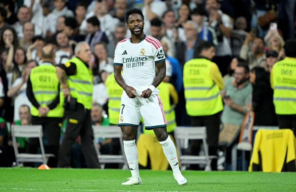 Rea Madrid, 71. dakikada Vinicius'la 2-0'ı bulmasına rağmen, gol VAR incelemesinin ardından iptal edildi.