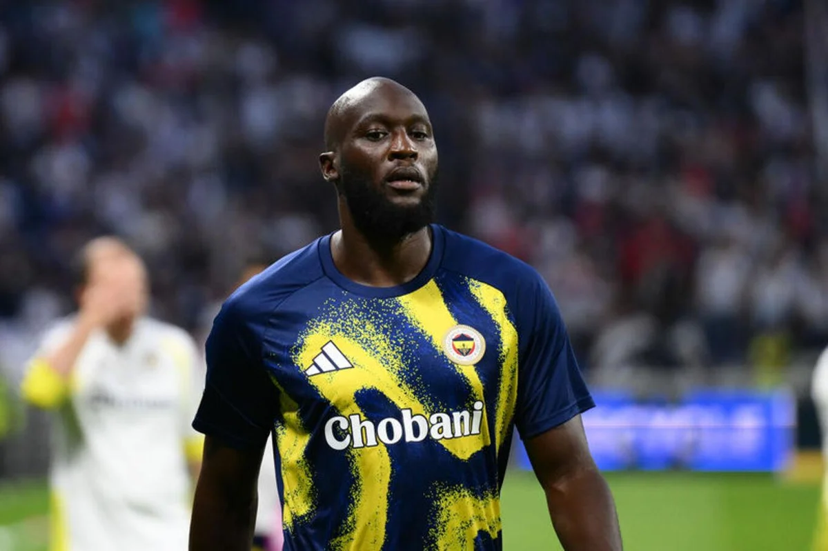 SALONDA ÇALIŞTI Çaykur Rizespor maçında aldığı darbenin ardından rehabilitasyon sürecine giren Romelu Lukaku, Aston Villa karşılaşması öncesindeki son çalışmasını salonda gerçekleştirdi.