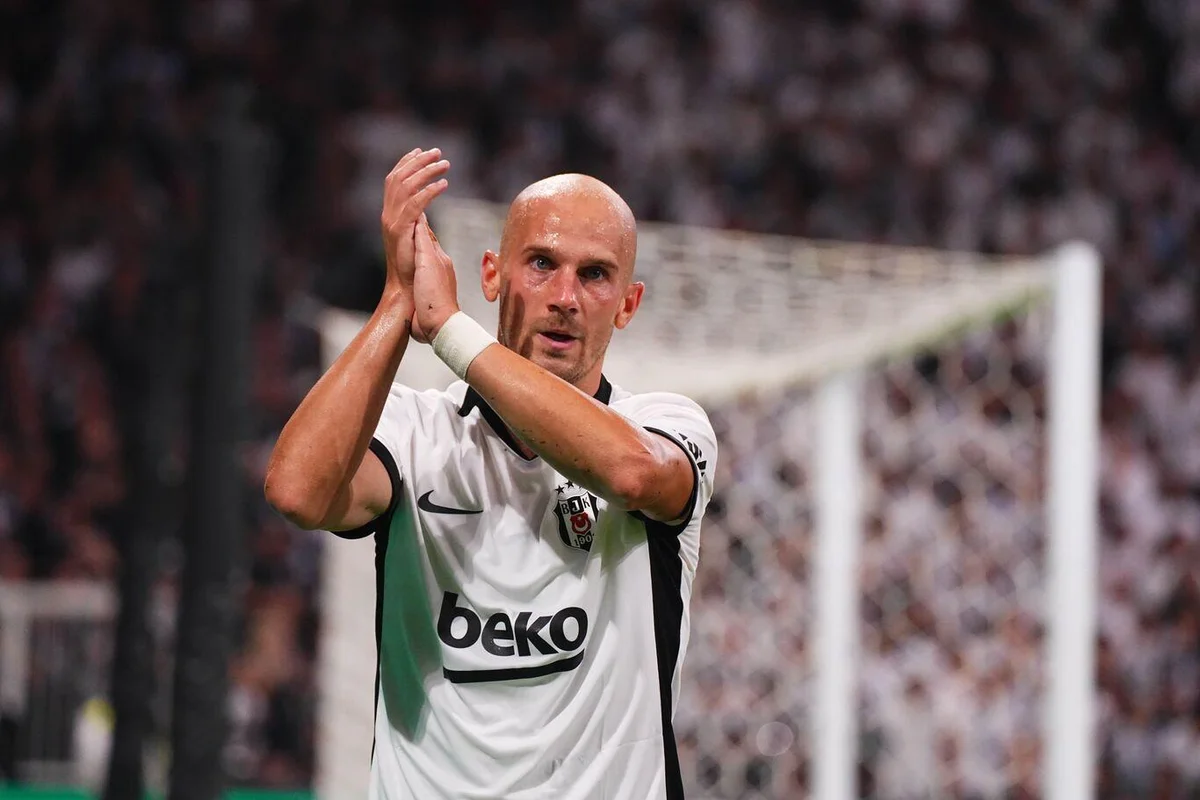 ŞARTLARI ZORLAYACAK Zorlu deplasmanda takımını yalnız bırakmak istemeyen Cerny ise şartları zorlamaya hazır. Çek futbolcu, yoğun tedavi programına alınırken kararı hafta sonu teknik direktör Vincenzo İtaliano verecek.
