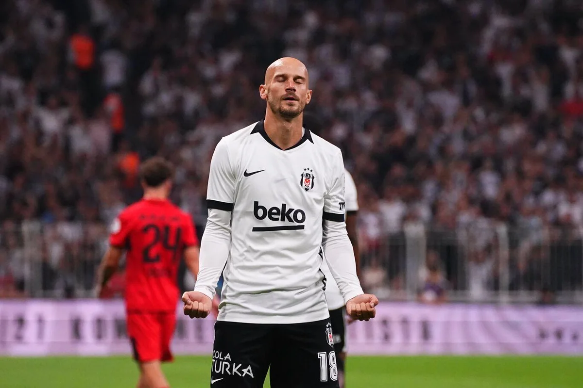 Çek futbolcunun Trabzonspor deplasmanına ise yetişmesi zor görünürken, fedakarlığa hazır olduğu öğrenildi.