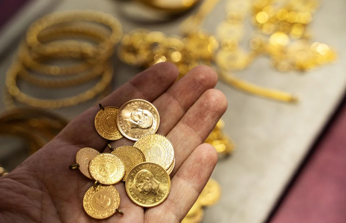 13 EKİM 2026 CANLI ALTIN FİYATLARI NE KADAR? 13 Ekim 2026 Salı günü saat 05.03 itibarıyla Altın Endeks verilerine göre altın fiyatları şöyle: Gram altın: Alış 6.588,31 TL, satış 6.589,28 TL CANLI GRAM ALTIN FİYATLARI İÇİN TIKLAYINIZ.