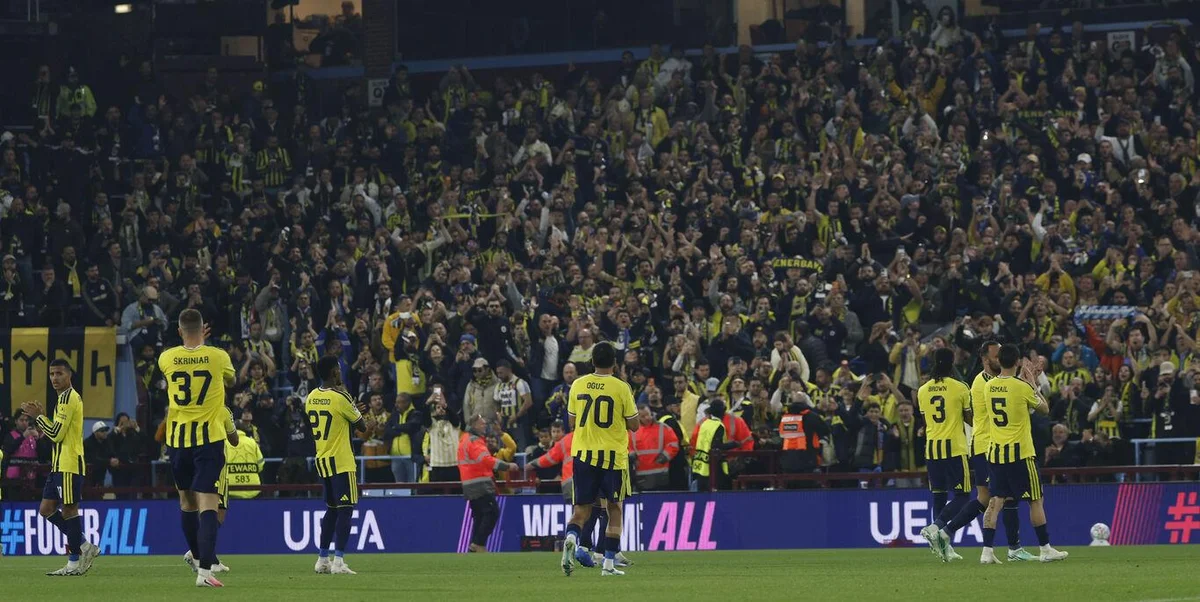 "MERHAMETSİZ BİR OYUN SERGİLEDİ" The Mirror: Aston Villa’nın merhametsiz bir oyun sergilediğini belirterek, Nicolas Jackson ve Ross Barkley’nin ikişer gol kaydettiği gecede Türk temsilcisinin adeta adeta bozguna uğradığını yazdı.