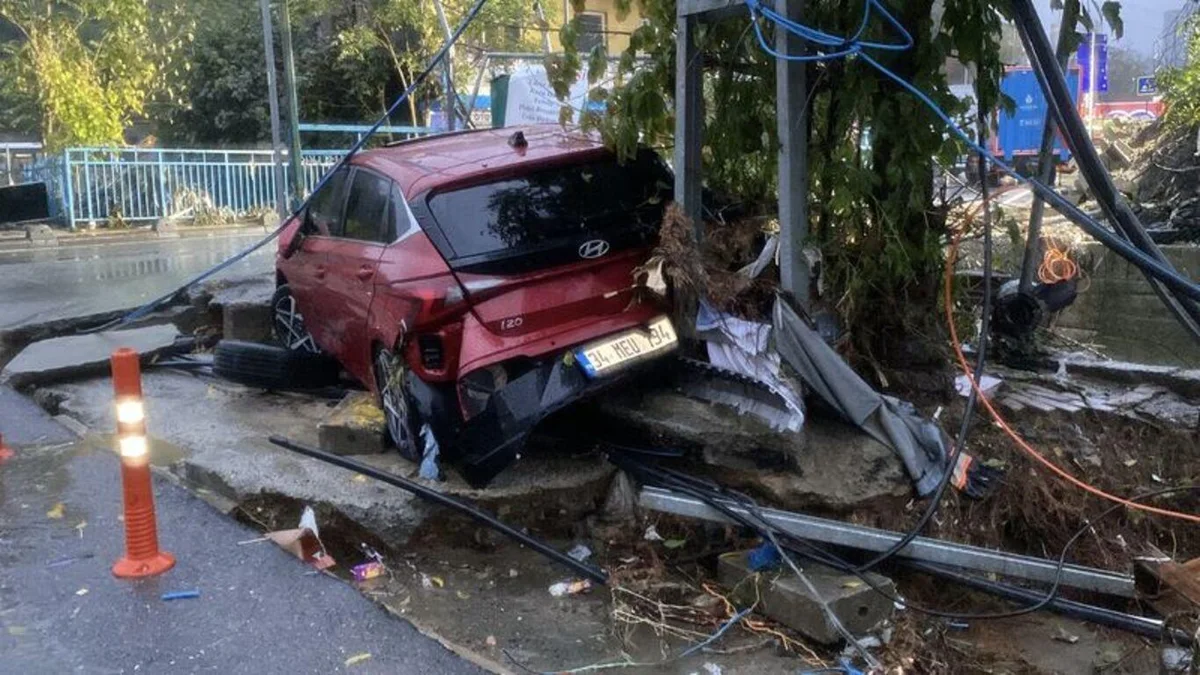 Gün ağarınca ortaya çıktı! İstanbul'da felaketin fotoğrafları! — 2. fotoğraf
