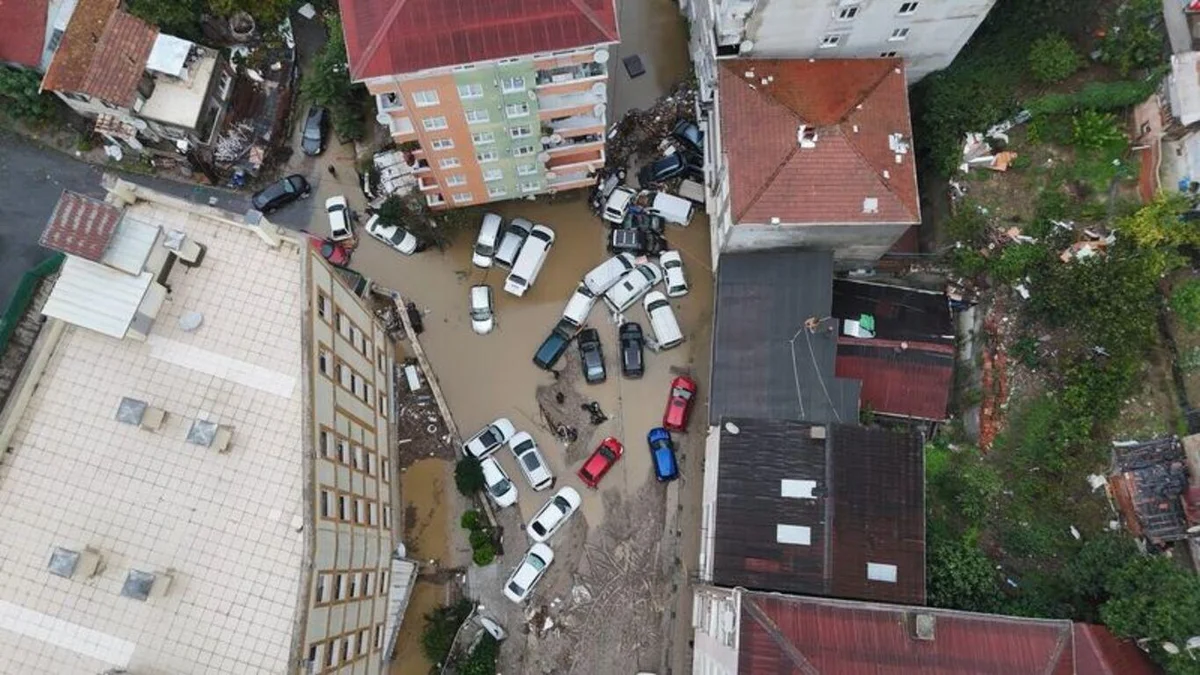 Gün ağarınca ortaya çıktı! İstanbul'da felaketin fotoğrafları! — 10. fotoğraf