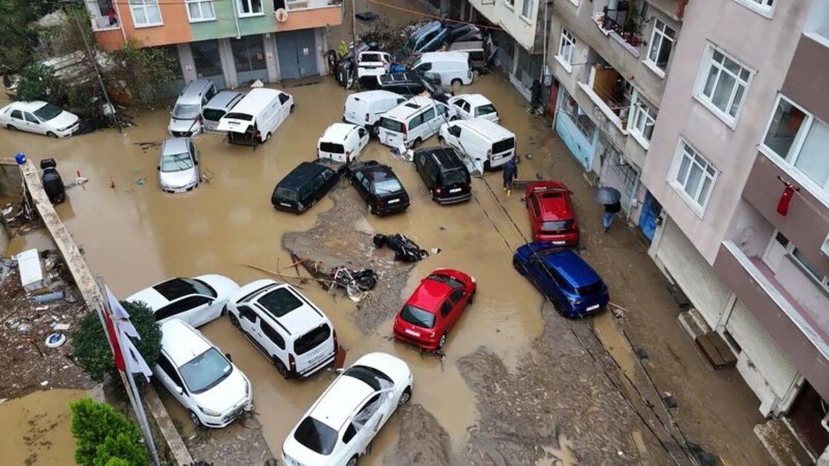 Gün ağarınca ortaya çıktı! İstanbul'da felaketin fotoğrafları! — 9. fotoğraf