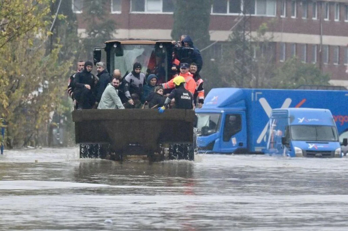 Gün ağarınca ortaya çıktı! İstanbul'da felaketin fotoğrafları! — 3. fotoğraf