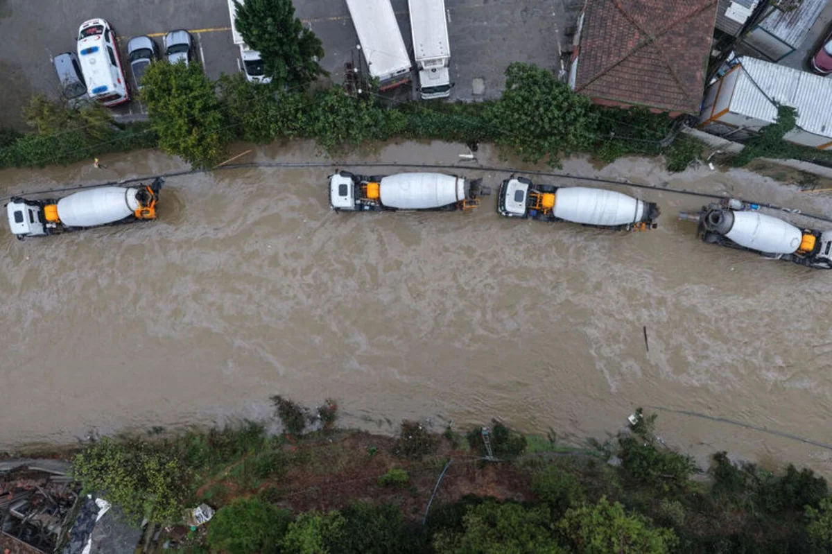 Gün ağarınca ortaya çıktı! İstanbul'da felaketin fotoğrafları! — 21. fotoğraf