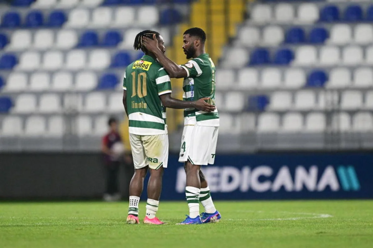 Öte yandan Trabzonsporlu Paul Onuachu da 10 maç üst üste gol atma başarısı gösterdi. Ancak, söz konusu maçların 2 tanesinin Türkiye Kupası karşılaşması olması sebebiyle Iheanacho, lig maçların üst üste 10 karşılaşmada gol bulan ilk futbolcu oldu.