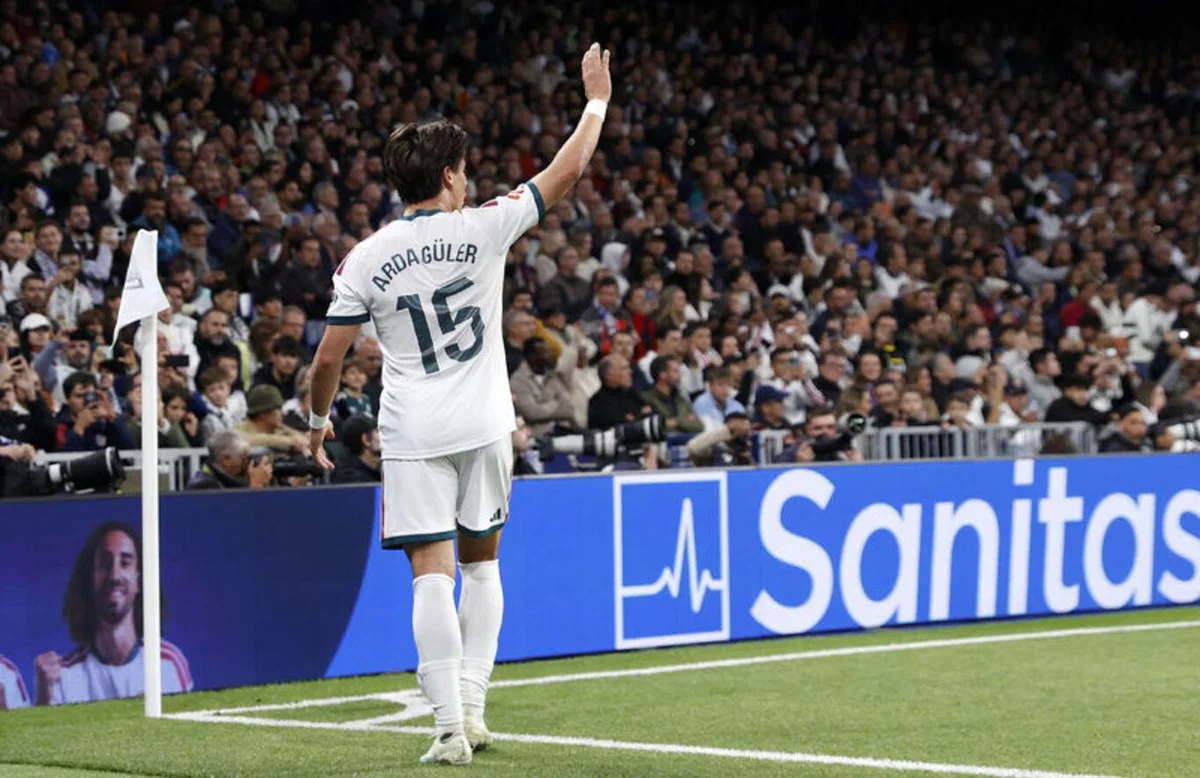 MARCA: Güler, Madrid'in önünü açtı Türk oyuncu, muhteşem golü ve Peque ile birlikte hakem Busquets'in faul olarak değerlendirmediği pozisyonla maçın yıldızı oldu. İki gol atan Mbappe ve Diomande, öfkeli Sevilla karşısında skoru tamamladı.