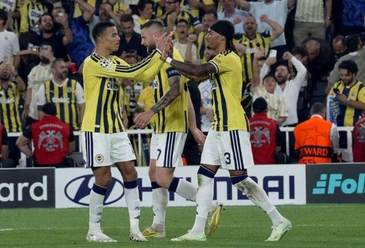 MUHTEMEL 11’LER Slavia Prag: Markovic, Holes, Zima, Vicek, Isife, Sadilek, Nowak, Sturm, Provod, Ayaosi, Chytil. Fenerbahçe: Ederson, Semedo, Skriniar, Ake, Brown, Guendouzi, Kante, Greenwood, İrfan Can, Kerem Aktürkoğlu, Vedat Muriqi