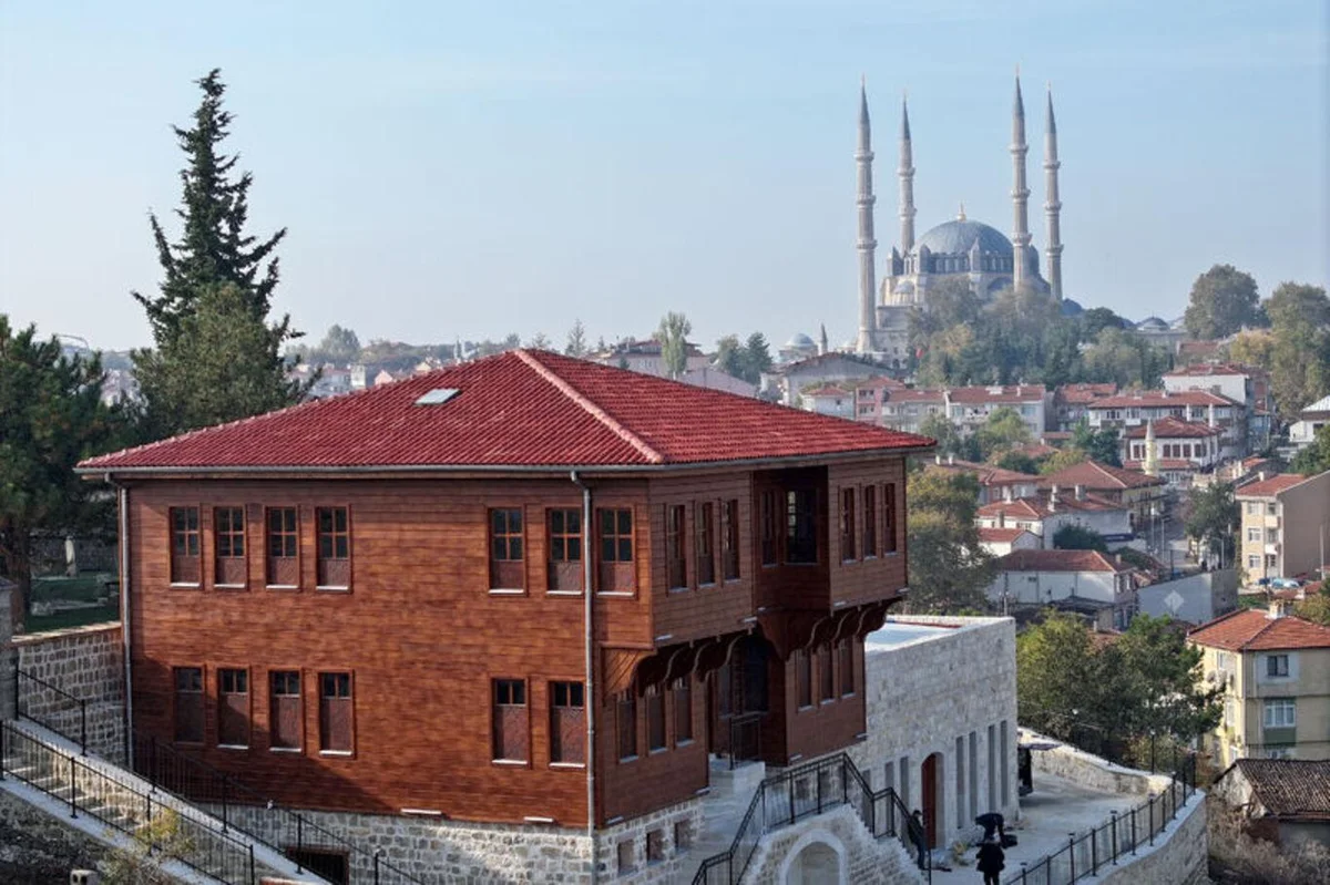 Edirne Valiliği Çevre Koruma Vakfınca yürütülen proje kapsamında yapının inşası ile çevre düzenlemesi ve peyzaj çalışmaları tamamlandı.