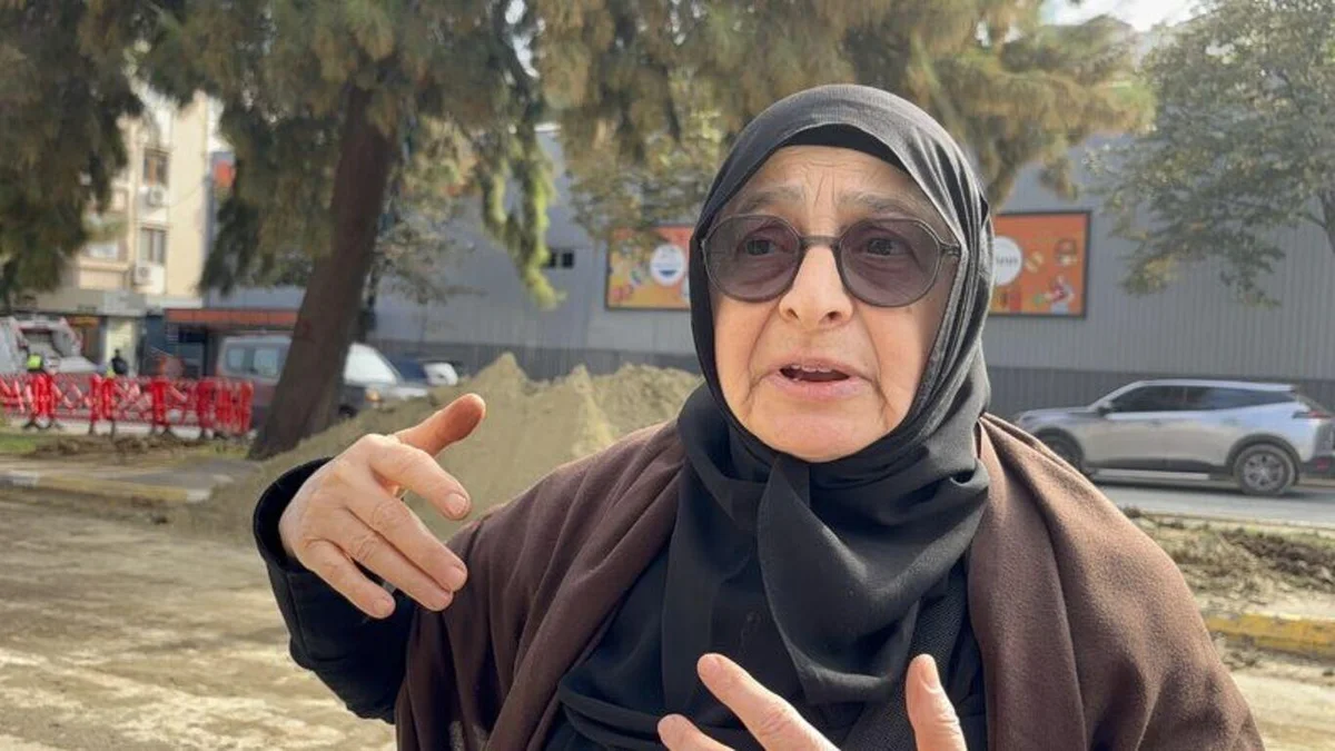 Eyüpsultan'da tramvay hattı çalışması için ağaçların kesildiği iddiasına vatandaşlardan tepki — 2. fotoğraf