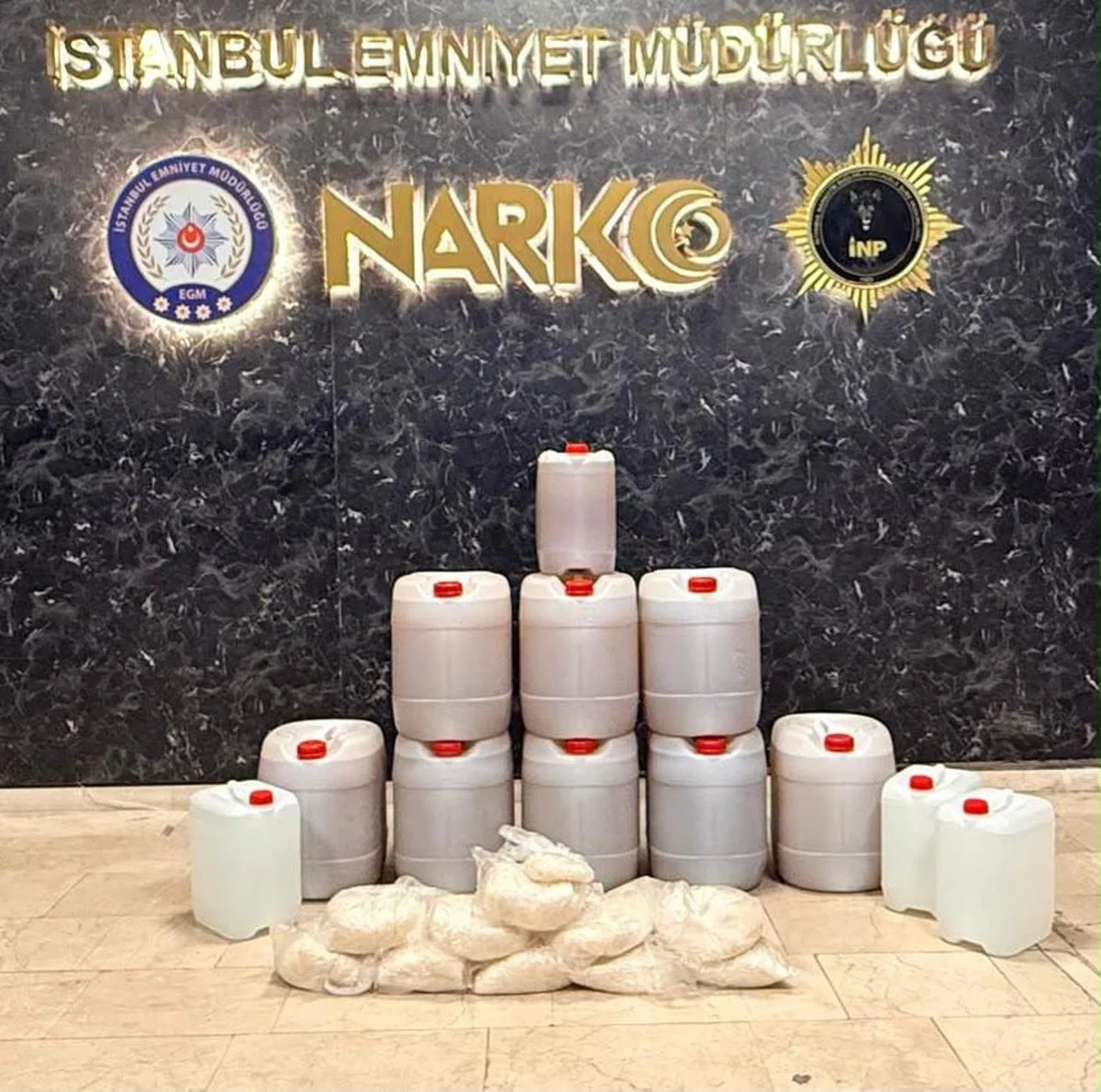 İstanbul'da 898 kilo 550 gram uyuşturucu ele geçirildi, 8 şüpheli gözaltına alındı
