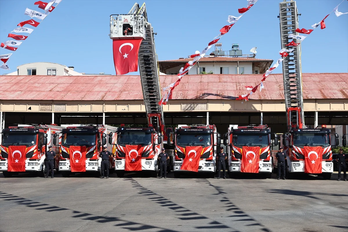 Antalya Büyükşehir İtfaiyesine 14 milyon avroluk 24 araç hizmete girdi
