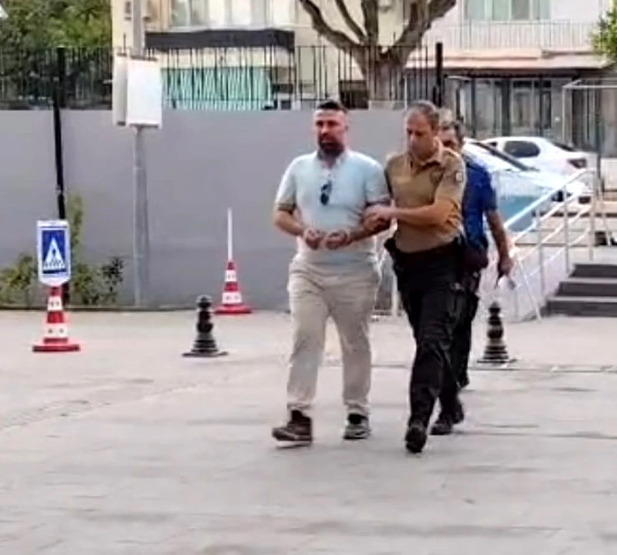Antalya Manavgat'ta ölüye ait ehliyetle yakalanan sürücü, 22,5 yıl hapisle aranıyordu