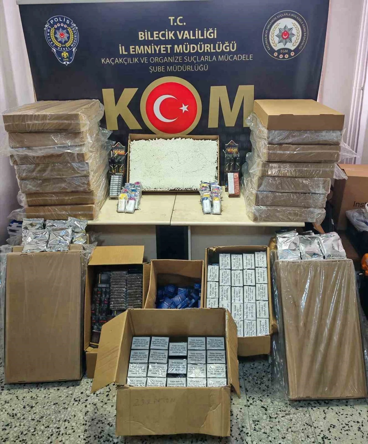 Bilecik Bozüyük'te yapılan operasyonda 108 bin 380 doldurulmuş makaron ele geçirildi
