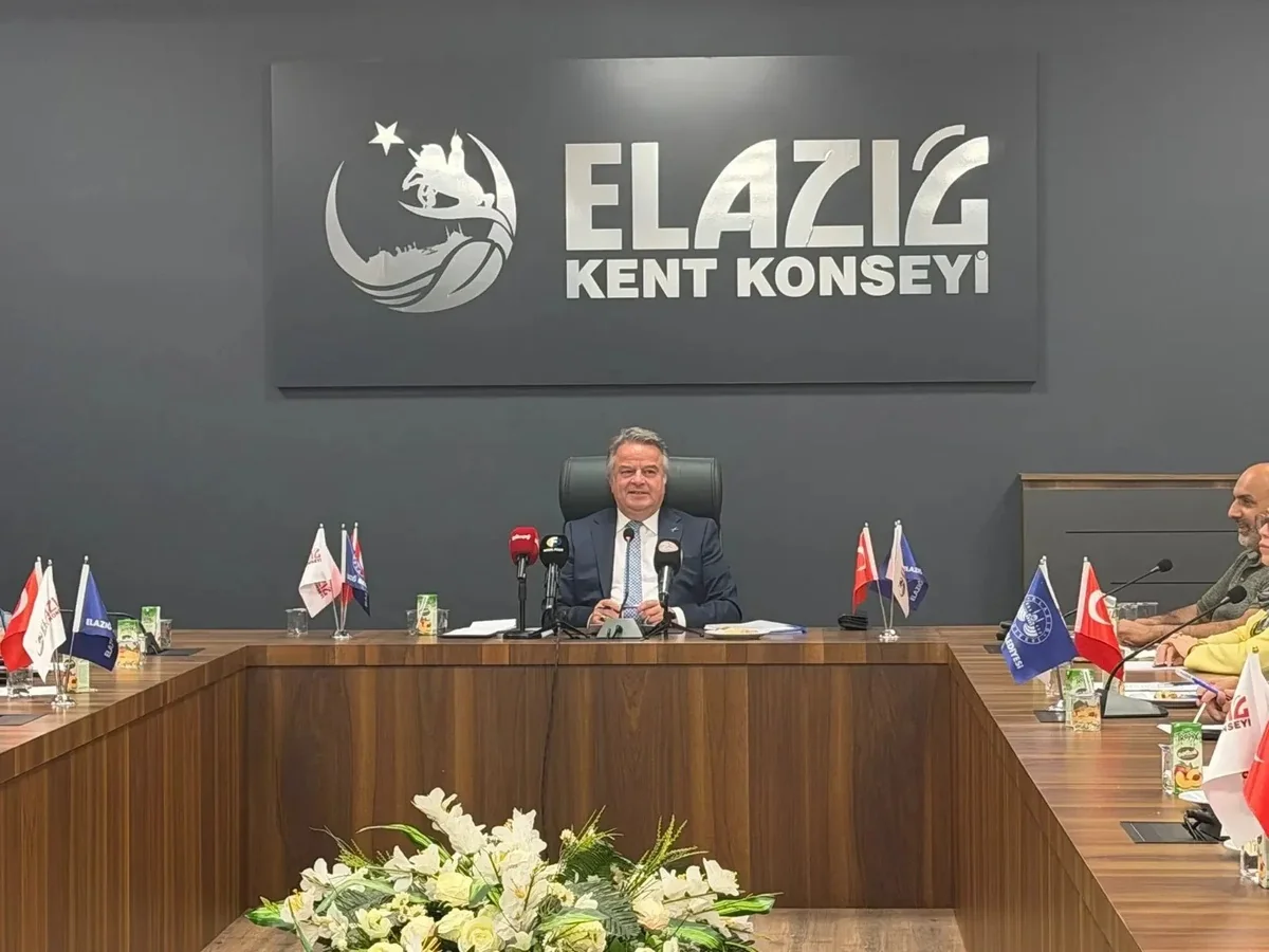 Elazığ Kent Konseyi, 206 oyla yeniden seçilen Başkan Koca ile ilk toplantısını yaptı
