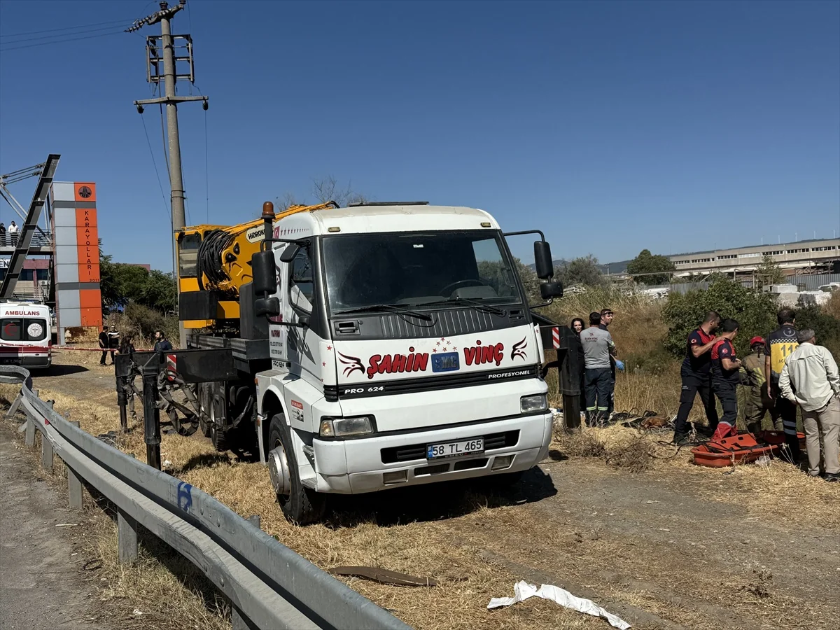 İzmir Kemalpaşa'da otomobil Nif Çayı'na devrildi, 1 kişi öldü, 2 kişi yaralandı