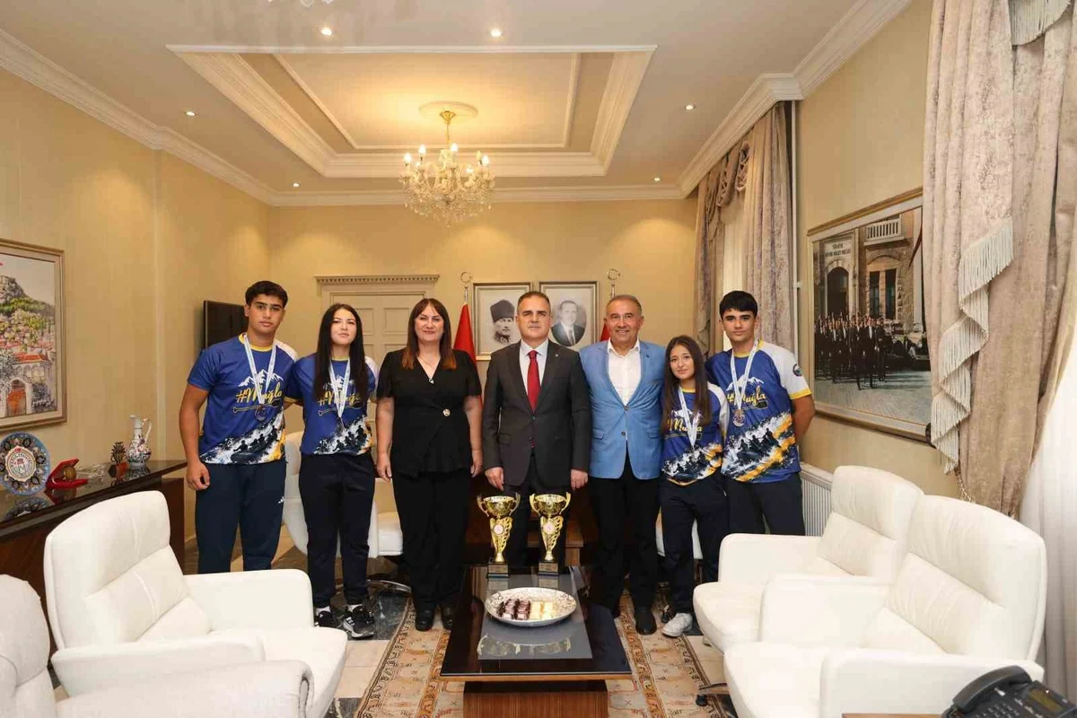 Muğla Valisi Akbıyık, raftingde Türkiye şampiyonu Sarsala sporcularına başarı diledi