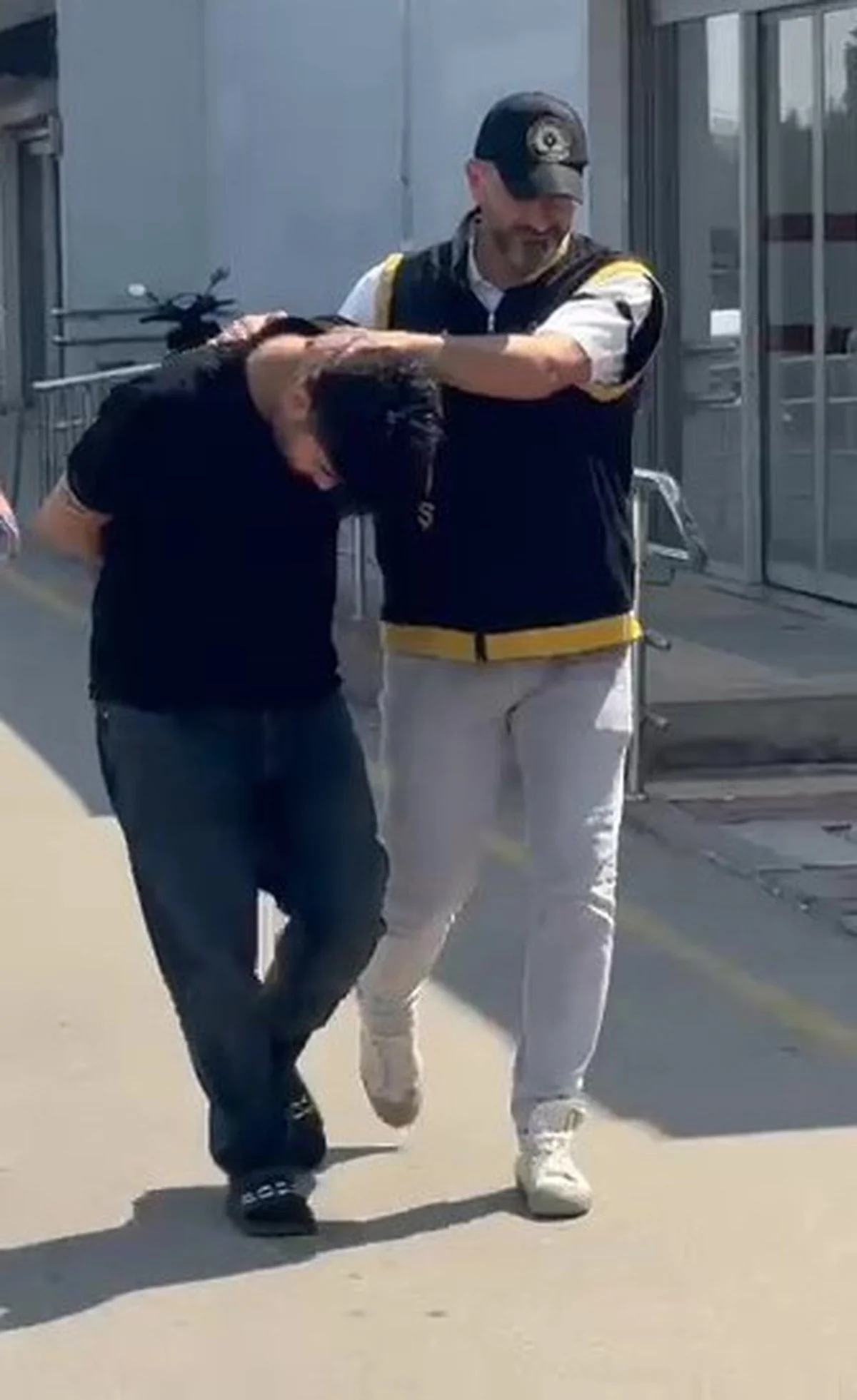 Adana'da trafik tartışması sonrası 22 yaşındaki genci öldüren şüpheli tutuklandı