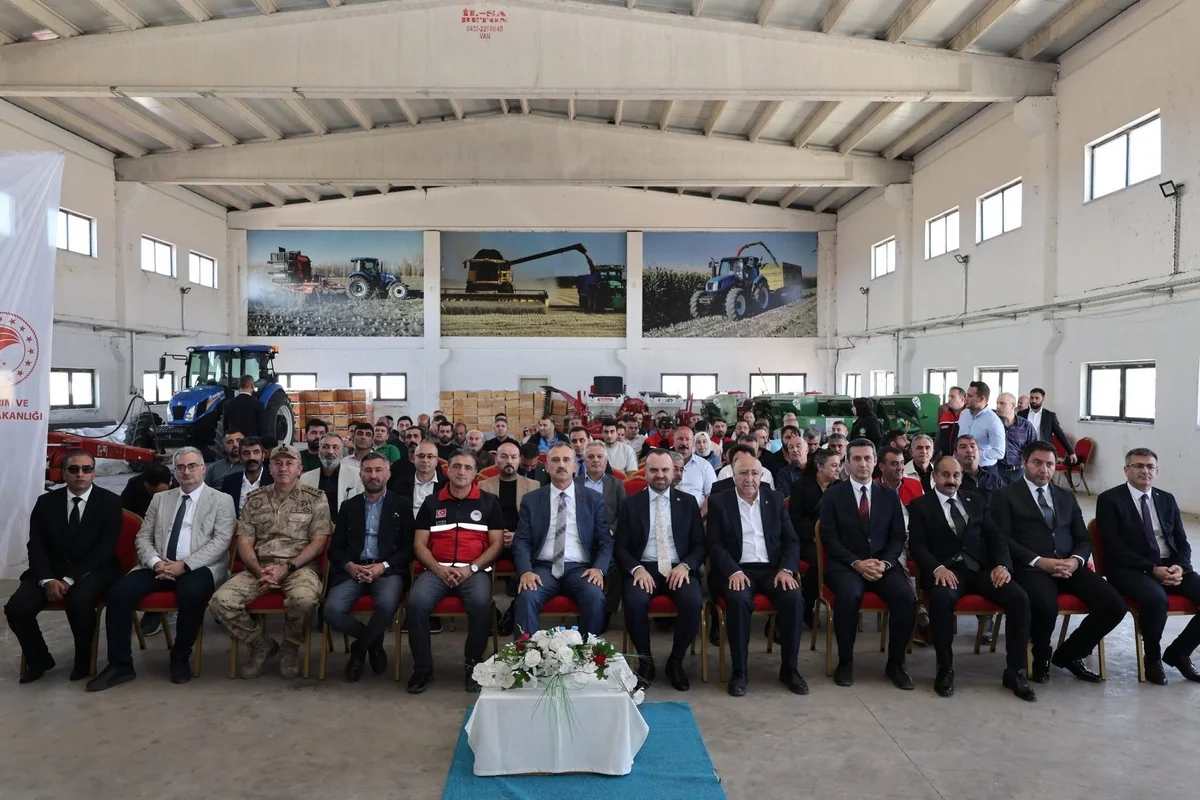 Ağrı'da küçükbaş yetiştiricilerine yüzde 72 hibeli kilitli yemlik desteği verildi