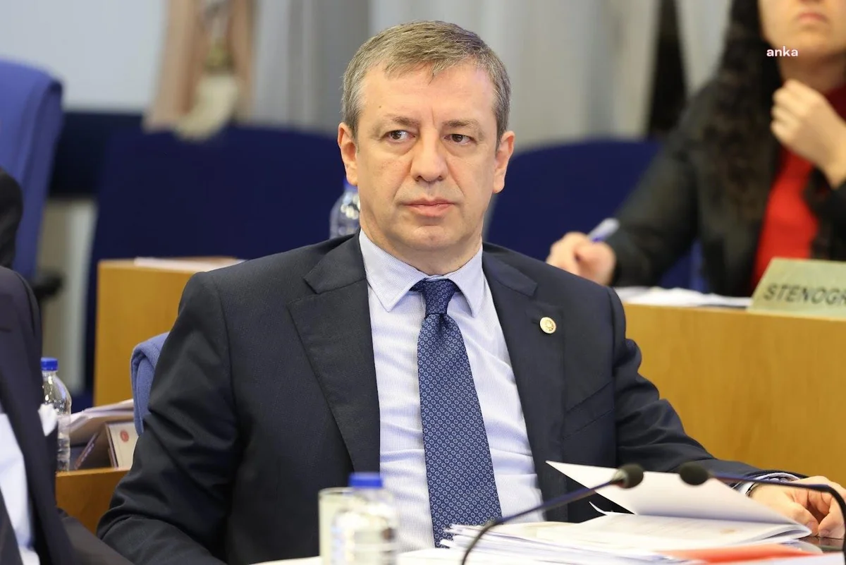 CHP'li Türeli, AYM önünde intihar eden emekli polis için yoksulluğu AKP'ye bağladı