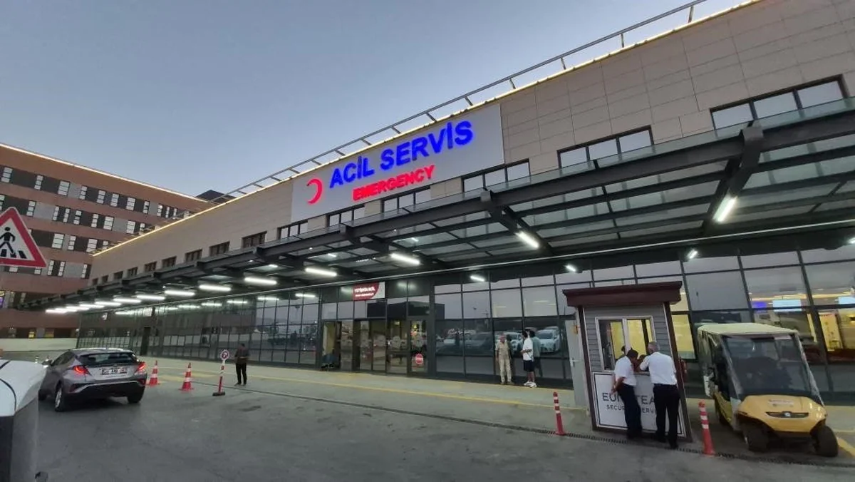 Eskişehir'de doğalgaz sızıntısı şüphesiyle baygın bulunan yaşlı çift hastaneye kaldırıldı