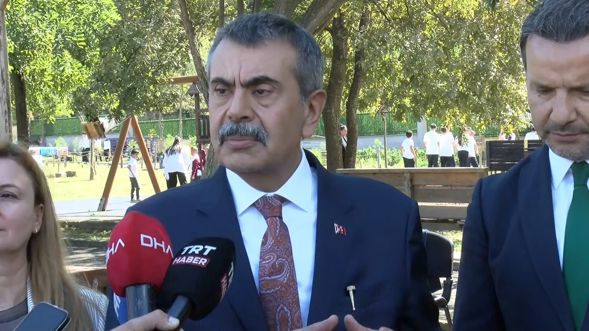 MEB Bakanı Tekin, Beykoz Bozhane Tabiat Mektebi'nde oyunla kültür aktarımını anlattı