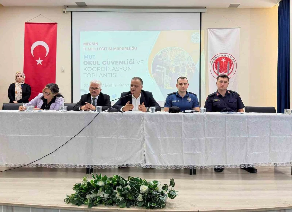 Mersin Mut'ta okul güvenliği toplantısı Kaymakam Çelikkol başkanlığında yapıldı