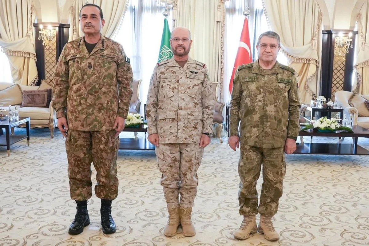 Suudi Arabistan'ın 'acil' kodlu çağrısının ardından Mekke İttifakı'nın genelkurmay başkanları Riyad'da buluştu