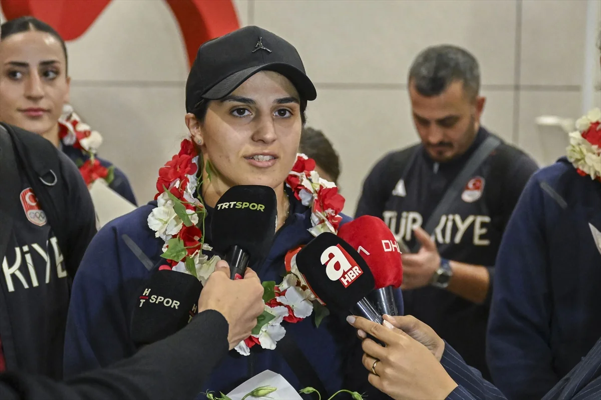 2026 Avrupa Boks Şampiyonası'nda 10 madalya kazanan milli boksörler yurda döndü